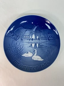 Bing and Grondahl 1974 Collector Christmas Plate Christmas in the Village - Picture 1 of 3