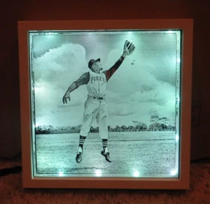 ROBERTO CLEMENTE PITTSBURGH PIRATES CUSTOM LIGHTED SHADOW BOX SIGN-BASEBALL-MLB - Picture 1 of 8