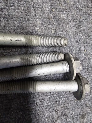 2000-2005 Cadillac Deville КОМПЛЕКТ ЗАДНЕГО ОСНОВАНИЯ ДИФФЕРЕНЦИАЛА ПОДСТАВКА ПОПЕРЕЧНЫЙ ЭЛЕМЕНТ K РАМА - Изображение 1 из 4