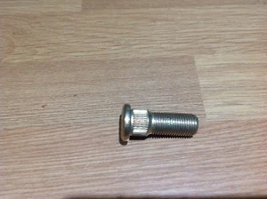 Massey Ferguson Radbolzen vorne - Bild 1 von 1