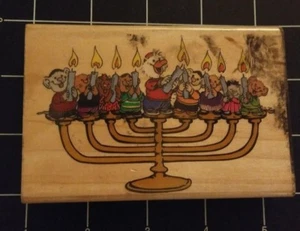 Sello de goma usado Menorá de goma estampida Suzy Zoo judío Hannakuah coleccionable - Imagen 1 de 2