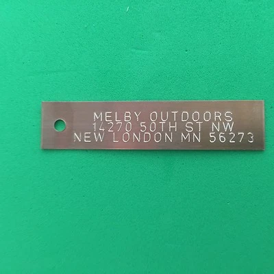 MENGE 50 GRAVIERTE KUPFERFALLENANHÄNGER/FANGZUBEHÖR/FALLEN/TIERFALLE AUSWEISFALLE - Bild 1 von 4