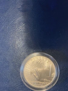 1994 Vietnam Veterans Memorial Silver Dollar - Picture 1 of 7