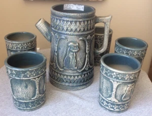 Brocca in gres ceramica ad ala rossa con 5 bicchieri - Foto 1 di 20