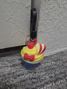 Disney Princesses Metallic Snow White Cupcake Keychain Clip Chase Blind Bag HTF - Picture 1 of 4
