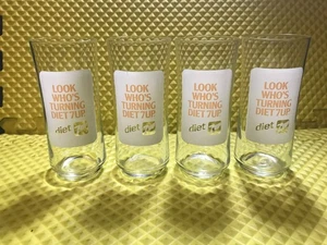 4er Set Vintage Look Who's Turning Diät 7UP 16 Unzen 6-1/2" große Glasbecher - Bild 1 von 15