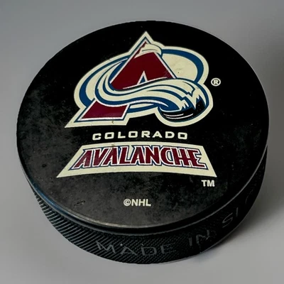 Disco de hóquei oficial licenciado da NHL: Colorado Avalanche: - Imagem 1 de 4