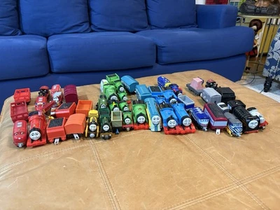 Fisher Price Thomas & Friends Railway enorme lote de 40+ trenes algunos con sonido Foto 1 de 4