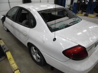 Conjunto de filtro de aire usado se adapta a: Ford Taurus 2006 6-183 3,0 L OHV grado A Foto 1 de 4