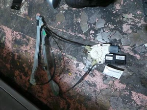 RENAULT LAGUNA LEFT FRONT WINDOW REG/MOTOR S3 10/08-03/11 08 09 10 11 - Picture 1 of 1