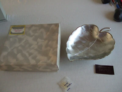 VINTAGE Dish Leaf Shaped Pearlised Silver Plated UNUSED 60s 70s Bun Feet BOXED  - Image 1 of 3