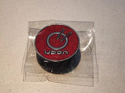 UDON Entertainment - Pin con logotipo rojo brillante - Editorial limitada coleccionable Foto 1 de 3