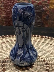 MOORCROFT POTTERY 2002 "BLUE ON BLUE SOLDIERS GRASS" VASE 95/6 NIB (B) - Picture 1 of 3