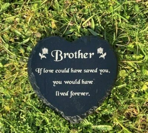 Placa marcadora de tumba conmemorativa corazón de pizarra grabada en memoria amorosa de un hermano - Imagen 1 de 1