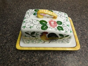 Plato de queso Ucagco PY Early Provincial Gallo y Rosas con tapa - COMO ESTÁ - Imagen 1 de 5