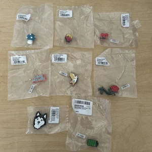 NEU Menge 8 Jibbitz Schuh Charms für Crocs, Husky Hund, Rose, Corgi - Bild 1 von 9