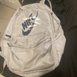 Nike 3Brand by Russell Wilson Rucksack mit 15" Laptopfach grau SCHNELLER VERSAND! - Bild 1 von 5