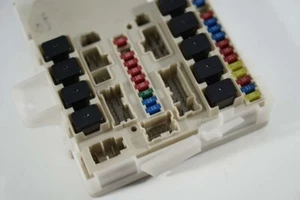 2004-2007 Nissan Armada Infiniti QX56 Engine Fuse Box Assembly GENUINE OEM - Picture 1 of 14