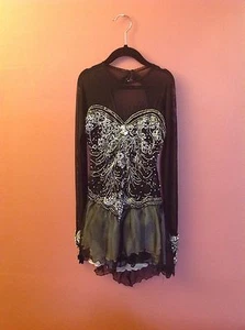  ABITO GEORGICS FIGURE SKATE fatto a mano NERO con molte pietre tg. PICCOLO NUOVO - Foto 1 di 5