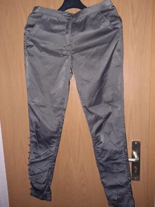 Damenhose Gr.42 von Fransa, mit seitlich gerafften Hosenbeinen mit Knopfleiste - Bild 1 von 6