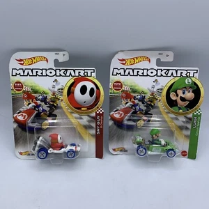 Coche diecast Hot Wheels Mario Kart 1:64 LUIGI Circuit Special y SHY GUY B-Dasher - Imagen 1 de 10
