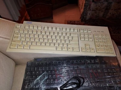 IBM KB-9910 KEYBOARD WHITE, PS2, - Image 1 of 4