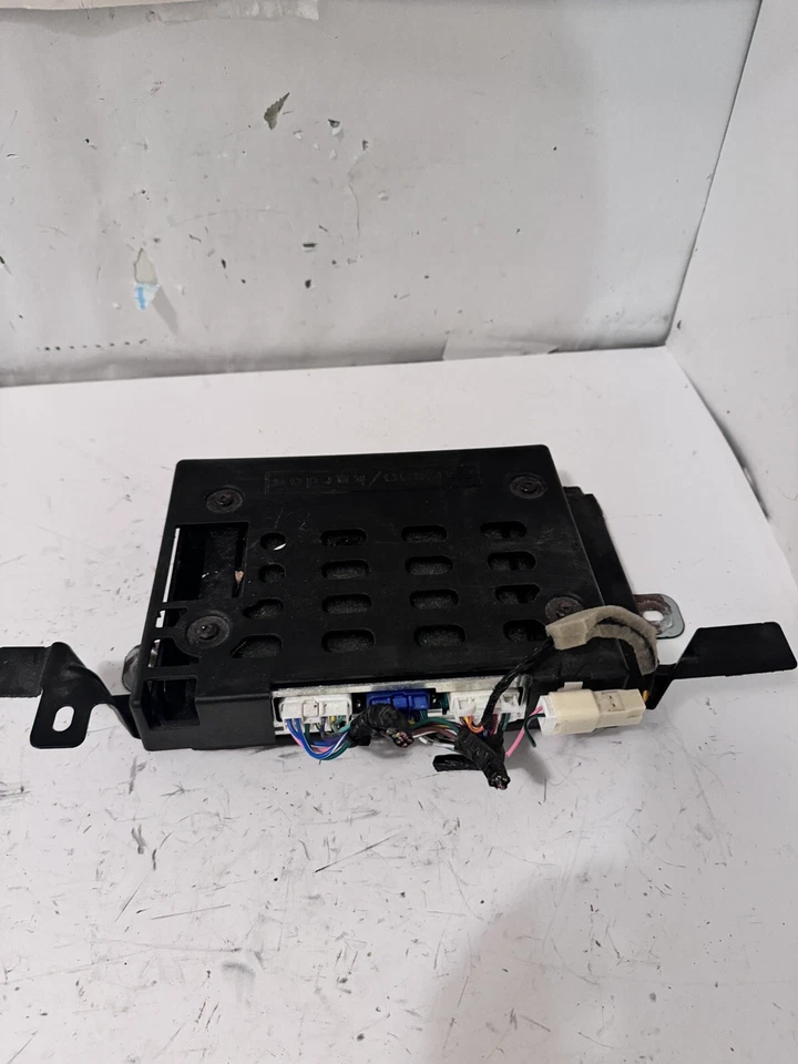 Amplificador de audio Subaru Outback 2010 OEM 86221AJ11A Foto 1 de 4