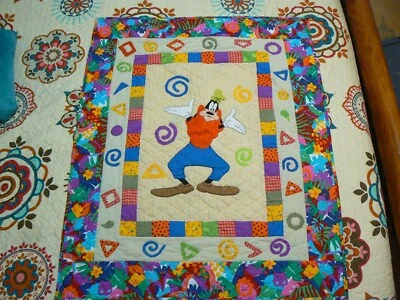 Edredón cosido a mano - Manta para bebé - Goofy - Preciosa artesanía - 38" x 31" Foto 1 de 4