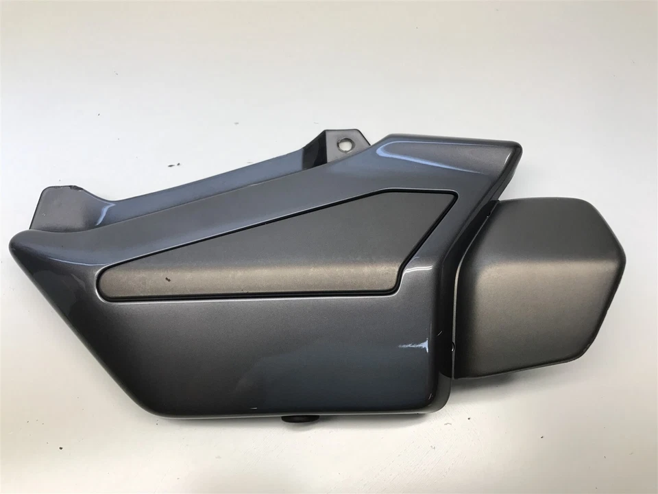 04 Panel de cubierta lateral inferior derecho Moto Guzzi Breva 750 V7 V750ie 32579110 Foto 1 de 4