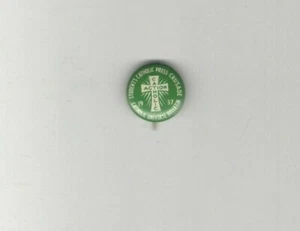 1937 pin Students CATHOLIC PRESS CRUSADE Universe Bulletin Action pinback - Picture 1 of 2