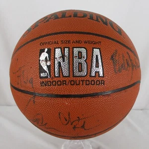 1992-93 Sacramento Kings Team Signed Indoor Outdoor Basketball (12) Signatures - Picture 1 of 14