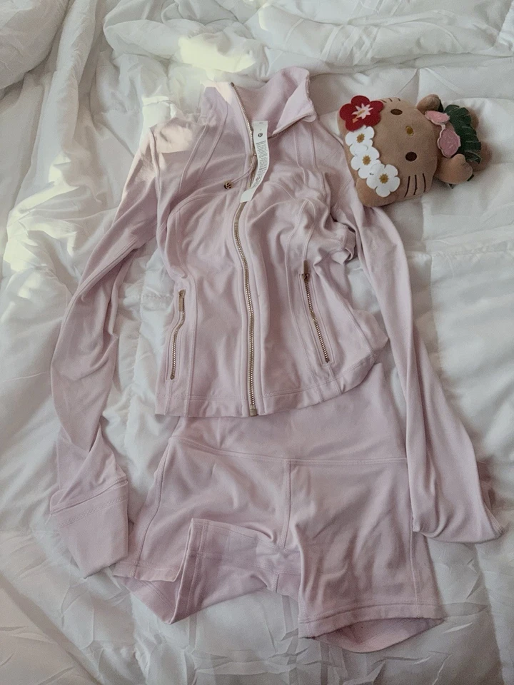 Lululemon Define Chaqueta Recortada Rosa Organza Dorado Cremallera Talla 0 Pantalones Cortos a Juego Foto 1 de 1