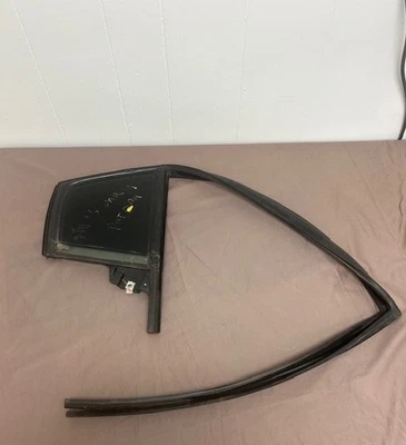 OEM, VENT WINDOW, REAR PASSENGER SIDE, 2016 DODGE CHARGER, TINTED Foto 1 de 3