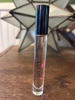 Парфюмированная вода роллербол Victoria's Secret Love Me 0,23 унции - Изображение 1 из 4