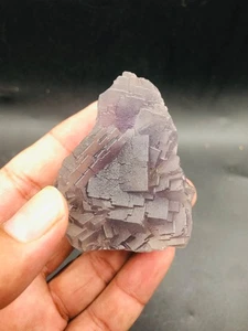 Muestra de piedra preciosa mineral natural cristal crudo fluorita púrpura forma única de 155 g - Imagen 1 de 12