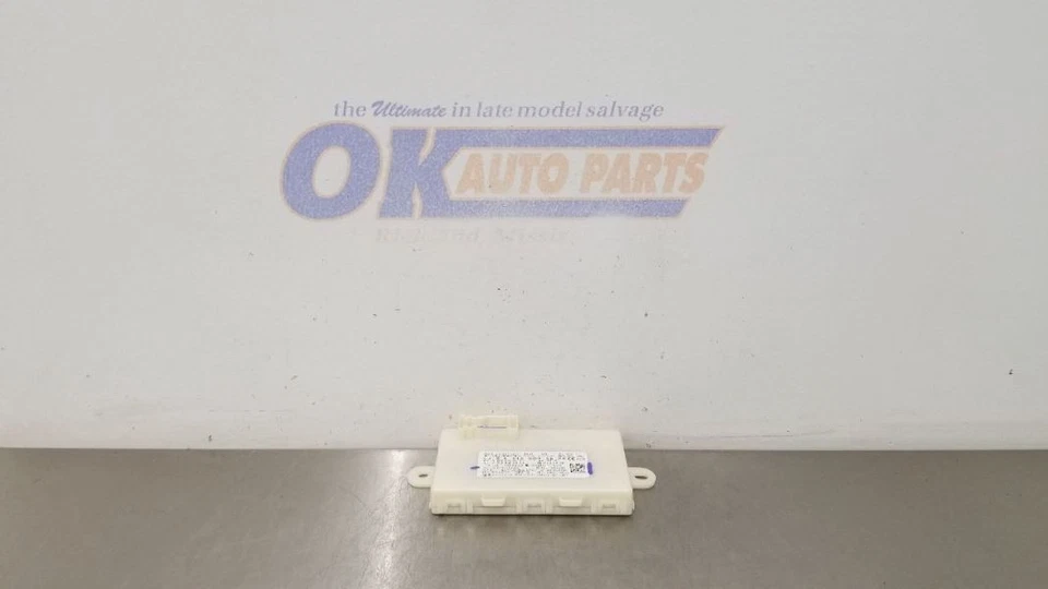 14 MERCEDES BENZ E63 AMG W212 MULTIFUNCTION KEYLESS GO CONTROL MODULE 2129000528 - Image 1 of 4