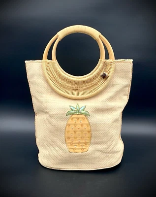 Bolso de Mano Fossil Forever Paja con Apliques de Piña, Forro de Piña y Dijes Foto 1 de 4
