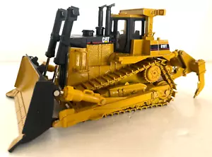 1:50 Caterpillar D10T Dozer With Ripper and Metal Tracks By Norscot - Picture 1 of 6