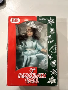 JMK Porzellanpuppe Sammlerstück 4" Weihnachtsschmuck blaues Kleid braunes Haar - Bild 1 von 2