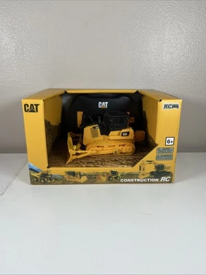 Литая модель трактора трекового типа Mini CAT D7E Masters масштаб 1:64 радиоуправляемая - Изображение 1 из 2