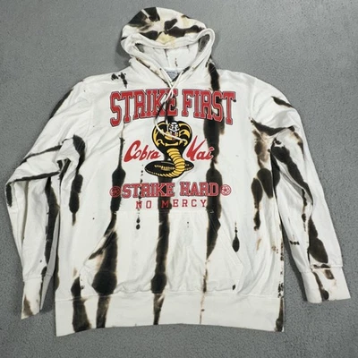 Sudadera con Capucha Cobra Kai Para Hombre Grande Blanca Negra Blanqueador Tie Dye Pullover Gráfico Bioworld Foto 1 de 4