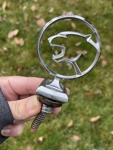 Cappuccio puma mercurio 1983/88 ornamento emblema cromato completo BELLO OEM - Foto 1 di 7