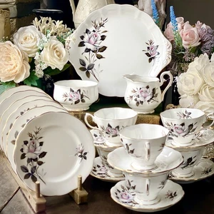 ROYAL ALBERT ‘Queens Messenger’ Tea Cup Set 21pc Pink & White Roses Vintage VGC - Picture 1 of 10