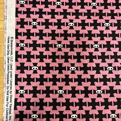 Tela de algodón Skelanimals calaveras negro y rosa 1/2 yarda Foto 1 de 3