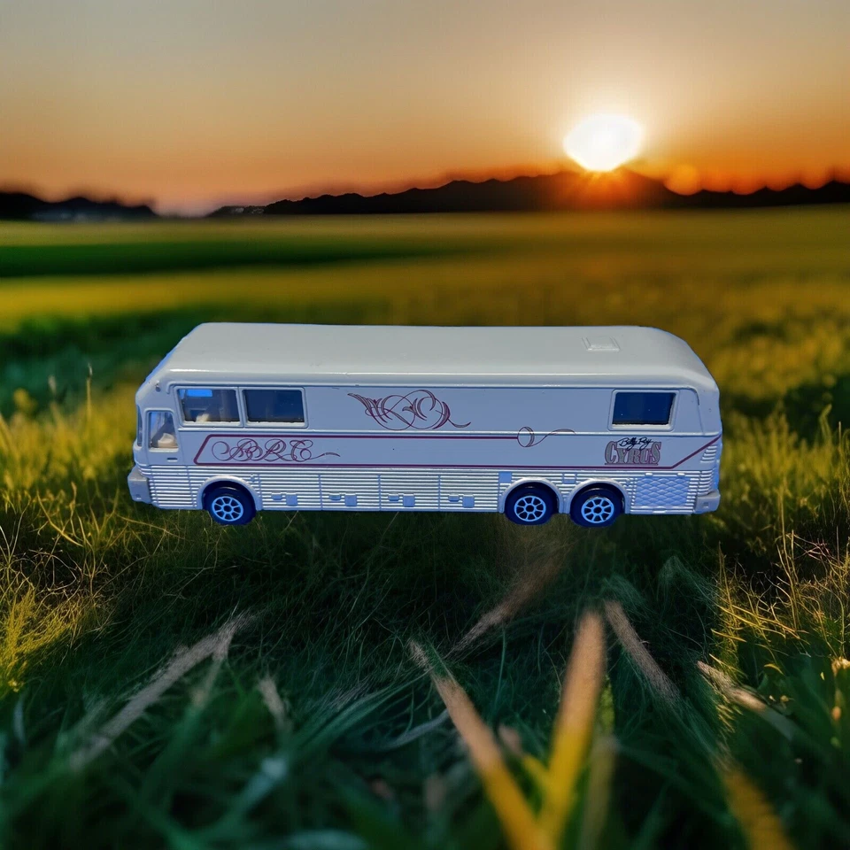 Autobús de gira Road Champs Country Eagle 1993 vintage Billy Ray Cyrus plateado Foto 1 de 4