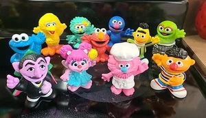 Lote de 11 figuras de plástico Hasbro 2013 Sesame Street Cookie Monster - Imagen 1 de 17
