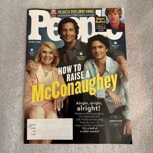 MATTHEW McCONAUGHEY PEOPLE MAGAZIN 6. OKTOBER 2025 WIE MAN EINEN McCONAUGHEY erzieht - Bild 1 von 2