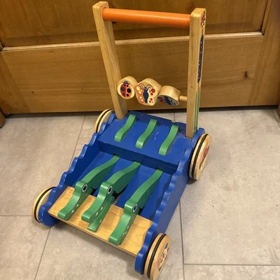 Juguete de empuje de madera Melissa & Doug Deluxe Chomp and Clack cocodrilo y Foto 1 de 4