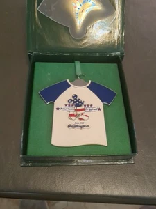 Disney Topolino T-Shirt Jumbo Spilla Serie LE 500 Spilla Americana Originale - Foto 1 di 3