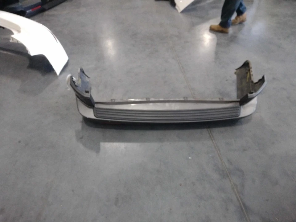 Used Rear Bumper Assembly Rear fits: 2016 Land rover Lr4 park assist Rear Grade - Image 1 of 4